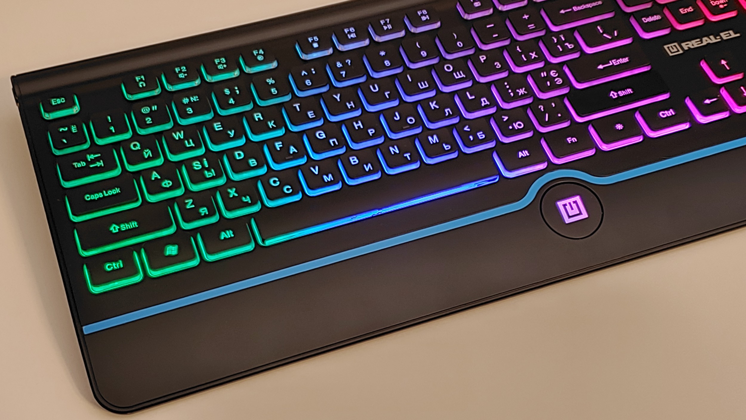 Фото подсветки клавиатуры REAL-EL Comfort 8000 Backlit