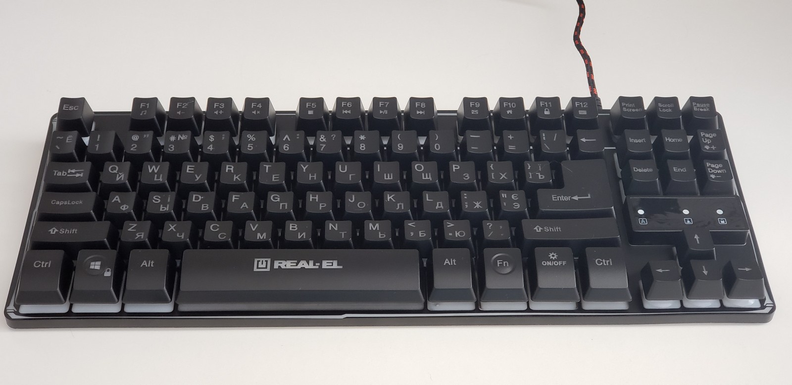Фото розпакованої клавіатури REAL-EL Gaming 8710 TKL Backlit