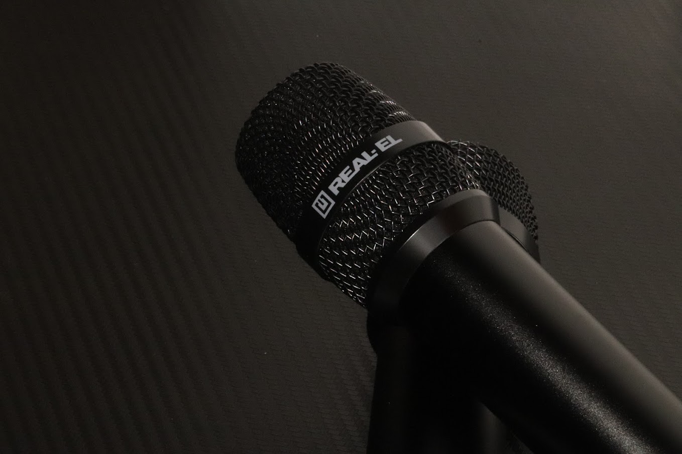 mikrofony_dlya_karaoke_REAL-EL_KM-850